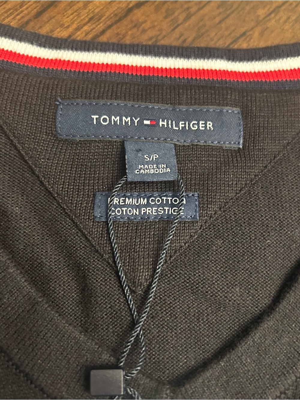 Tommy Hilfiger Men's Sweater with V Neck, Deep Knit Black Small New - Picture 3 of 8